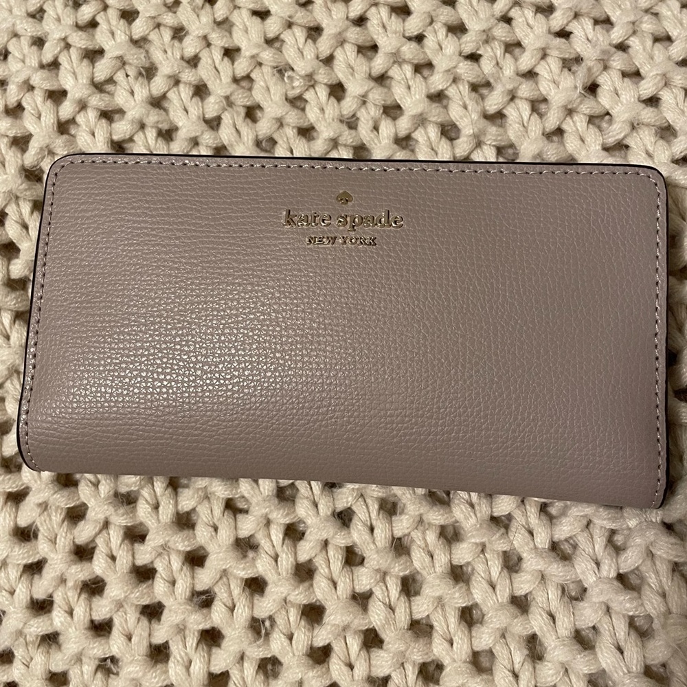 Kate Spade New York Darcy Large Slim Bifold Leather Wallet in Warm Taupe